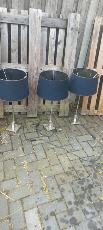 3 tafellampen met zwarte kap