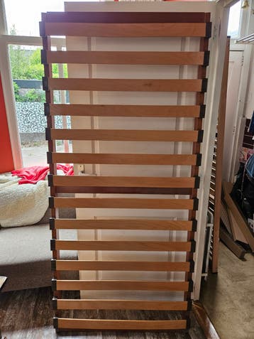 Lattenbodem 90x200 cm, goede kwaliteit (onderste lat mank)