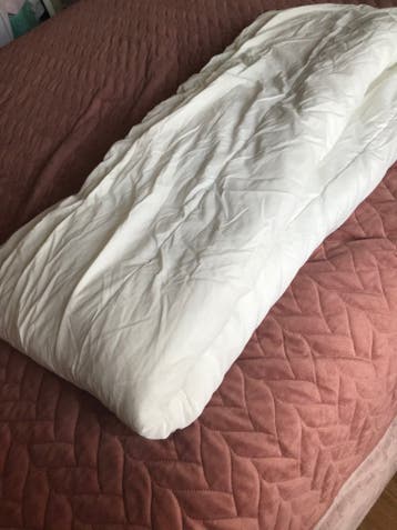 Zomer dekbed en hoofdkussen ( ze zijn zo goed als nieuw)