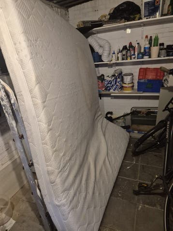 Gebruikt matras 180200