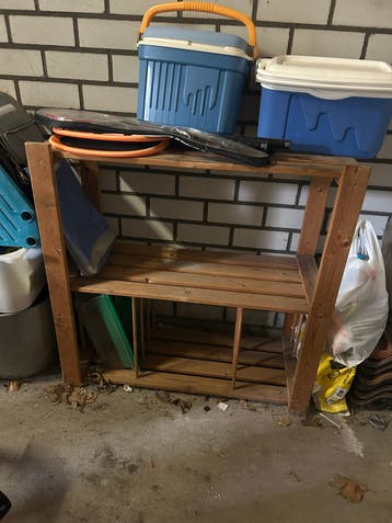 Stevig houten rek met twee planken gratis ophalen