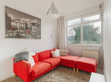 Rode hoekbank met chaise longue - gratis af te halen