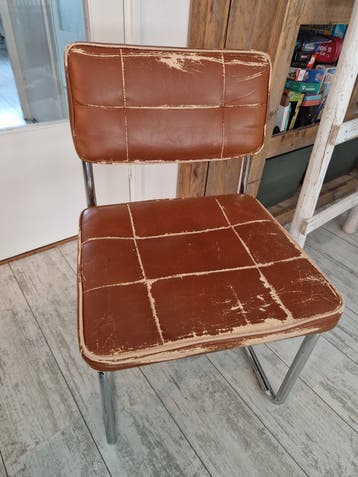 GRATIS! Cognac kunstleren stoel met chromen frame