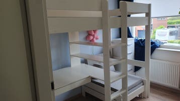 Gratis Hoogslaper met bureau en logeerbed
