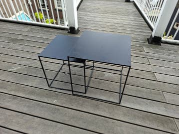 Set van 2 zwarte metalen bijzettafels
