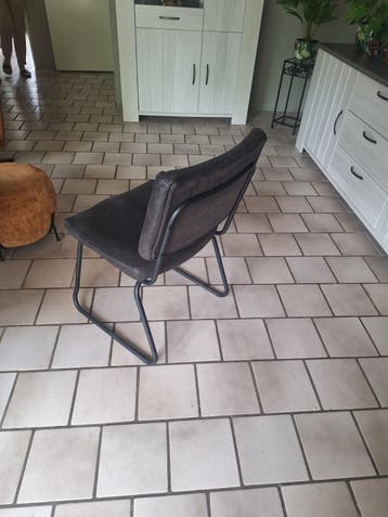 4 moderne eetkamerstoelen met metalen frame, 2zwart 2grijs