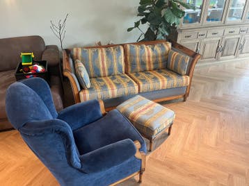 Bank en fauteuil met krukje