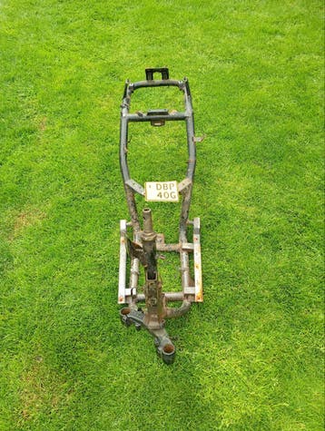 Gratis Scooter Frame met Geel Kenteken