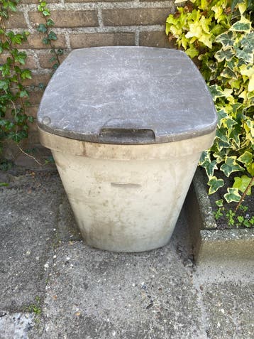 Gebruikte prullenbak 65 cm - ideaal voor schuur