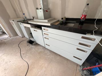 Keukenkasten met granieten blad,