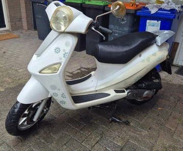 Gratis Witte AGM FASHION scooter