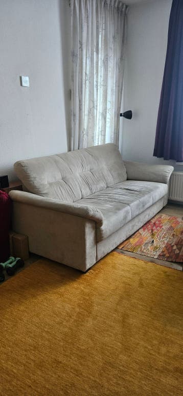 Gratis comfortabele beige 3-zits bank