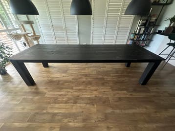 Gratis af te halen eettafel 3m-1m.
