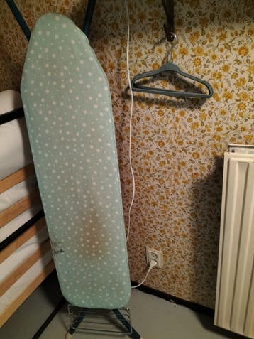 Strijkplank met stippenpatroon