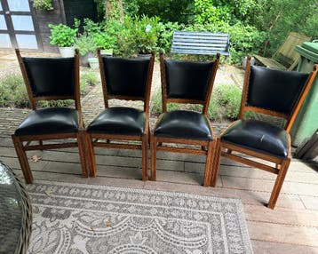 GRATIS set van 4 houten eetkamerstoelen met zwart leer