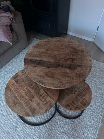 Set van 3 salontafels met houten blad en zwart metalen pote