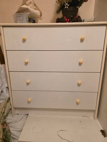 Witte ladekast met 4 laden