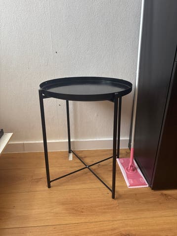 GRATIS Zwart metalen bijzettafel met rond blad