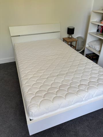 Bed 120 cm bij 200 cm