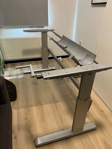 Bureau onderstel in hoogte verstelbaar