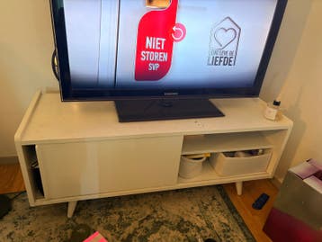 Witte TV-meubel met schuifdeur en opbergruimte