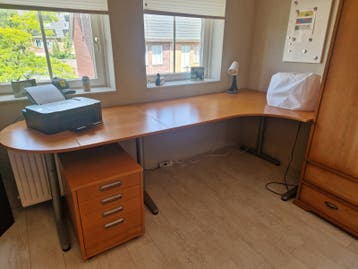 GRATIS: Ruim hoekbureau met lades - 80/120x260 cm