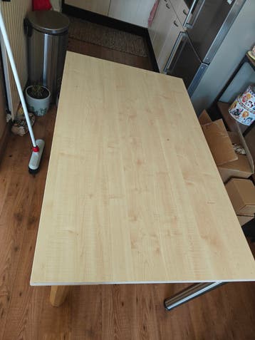 Bureau 135x80 cm - Gratis af te halen