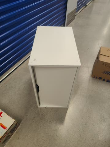 Witte kast met deur - Ideaal voor opslag