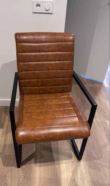 Gratis eetkamerstoel bruin met zwart metalen frame
