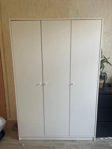 Gratis af te halen: Witte kledingkast met 3 deuren