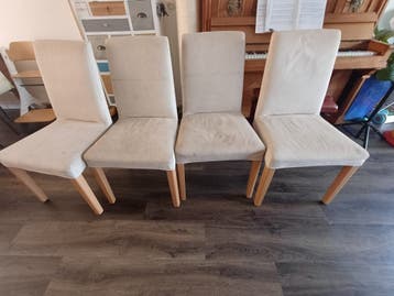 Vier eetkamerstoelen, vrij nieuw