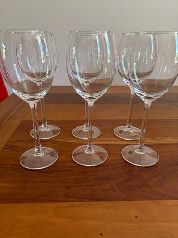6 rode wijnglazen gratis ophalen