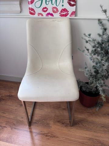 GRATIS 6x witte stoel