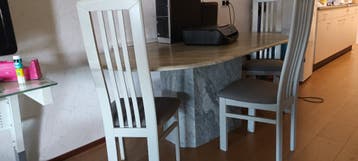 marmeren tafel met 4 stoelen gratis