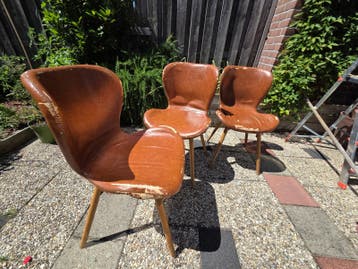 4 beschadigde stoelen gratis af te halen