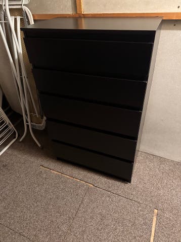 zwarte lade kast