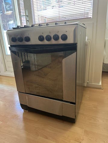 Indesit Fornuis 60cm met Gas Kookplaat en Oven
