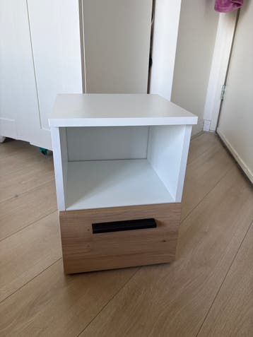 GRATIS / FREE – Nachtkastje met Lade / Bedside Table