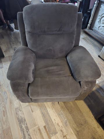 Fauteuil gratis op te halen.