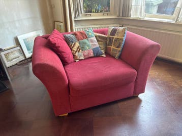 Comfortabele rode fauteuil met kussens