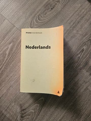 Prisma Nederlands Woordenboek - Licht verkleurde voorkant