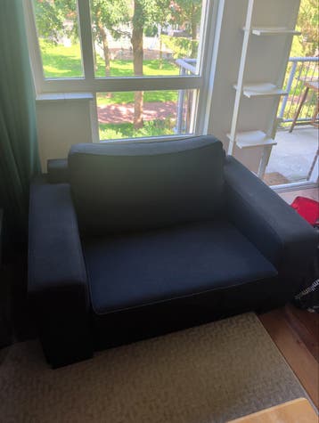 Comfortabele donkerblauwe fauteuil