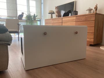 *Gratis* Ikea Smastad (gebruikt als kattenbak ombouw)