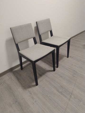 Gratis grijs/zwarte stoelen