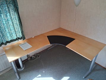 IKEA Effektiv T Hoekbureau - Verstelbaar en Ruim