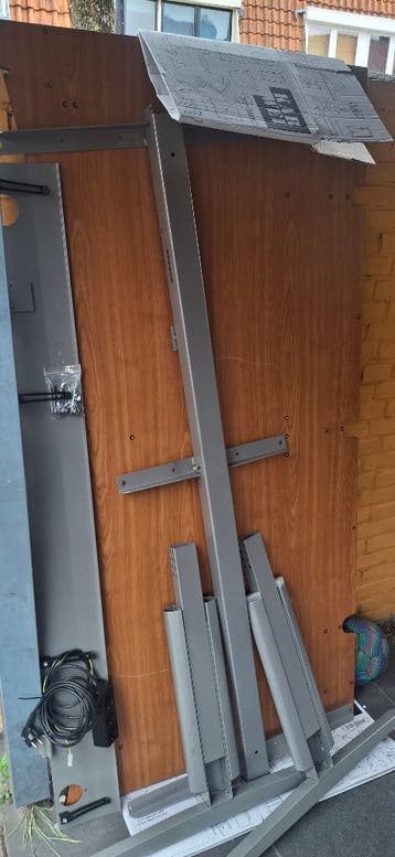 Gratis Bureau, in hoogte aanpasbaar