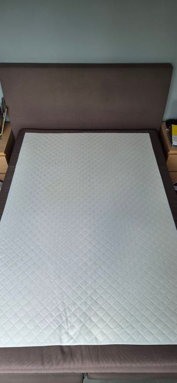 Tweepersoons boxspring bed met hoofdbord