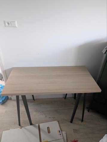 Stijlvolle houten tafel/bureau met metalen poten