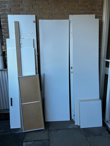Gratis hout van kapotte kast