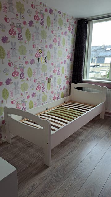 Wit eenpersoons kinderbed met lattenbodem *GRATIS*